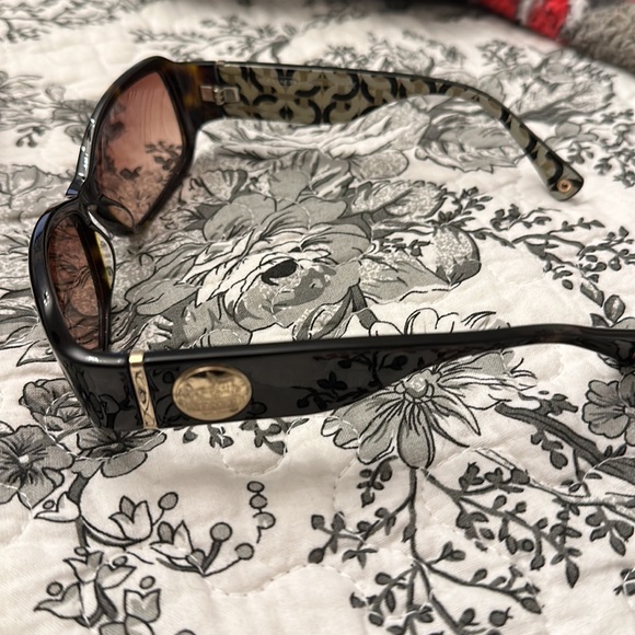 Coach sunglasses and case - Picture 4 of 4